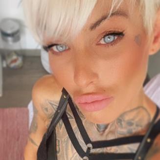 Vicky Hundt aus 42***